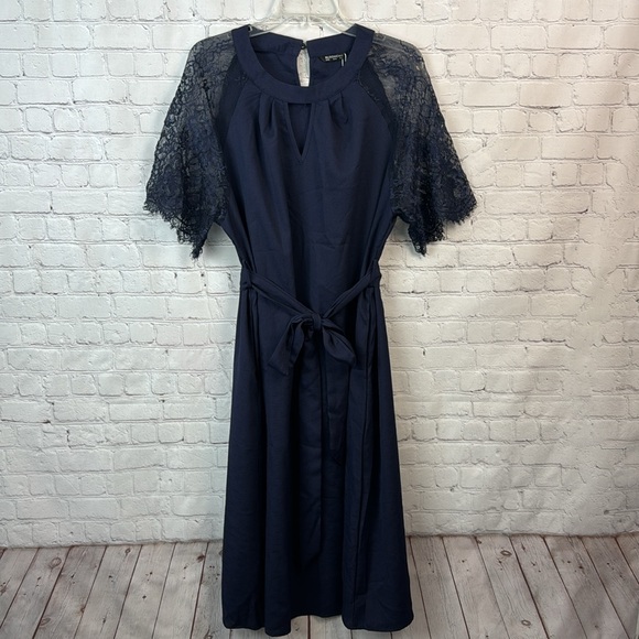 BloomChic Navy Keyhole Lace Sleeve Belted Pocket Dress Size 12 Large - Picture 2 of 7